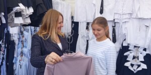 Депутат Галина Беляева посетила школьный базар в Могилеве
