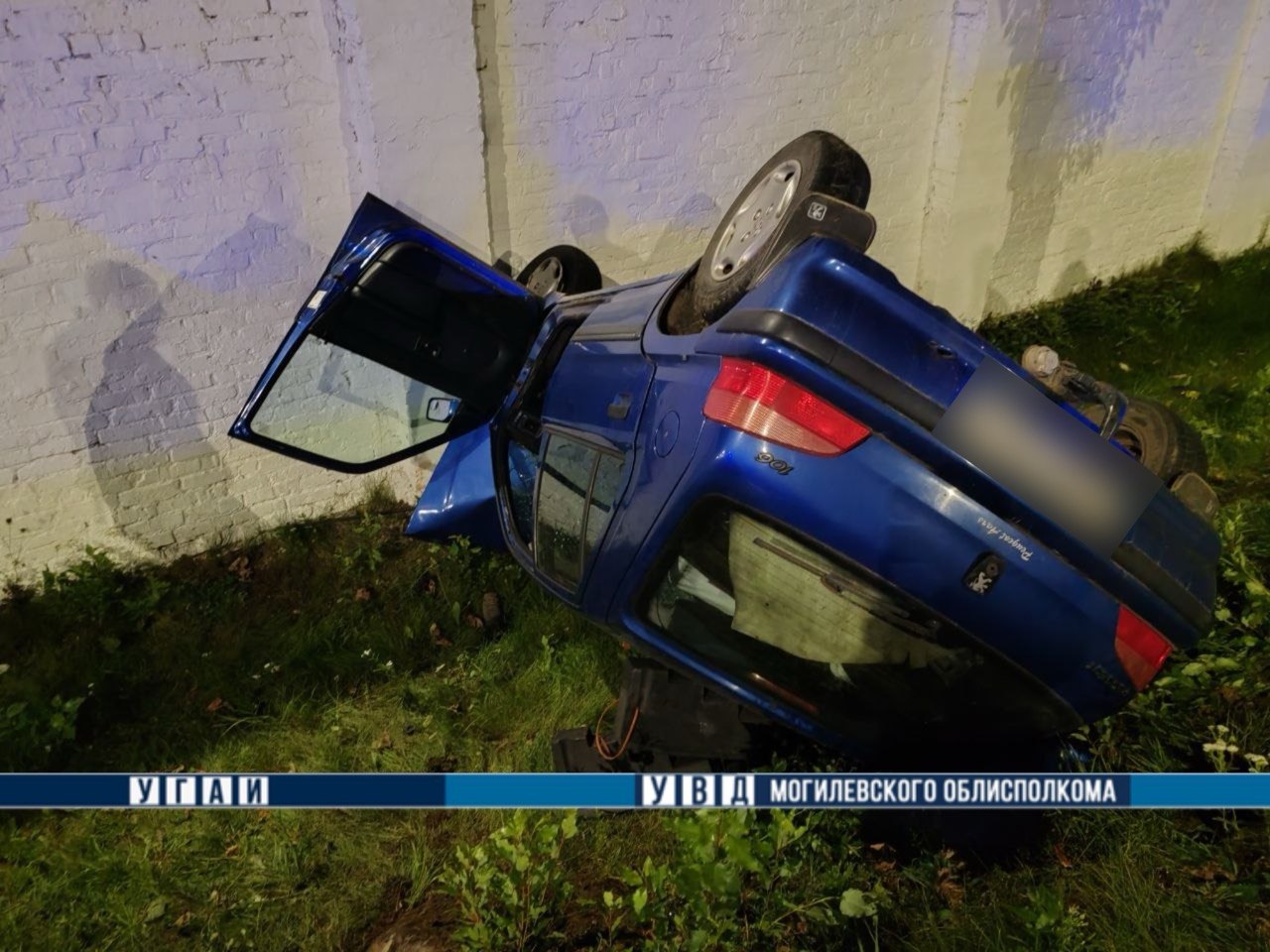 В Могилеве водитель Peugeot погиб после наезда на световую опору