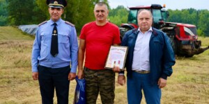Золото полей и верность присяге: ветеран охраны встретил жатву за штурвалом комбайна
