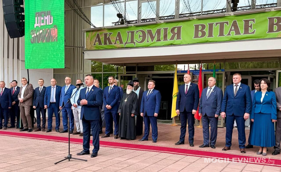 Александр Горошкин поздравил первокурсников БГСХА с Днем знаний. Фото