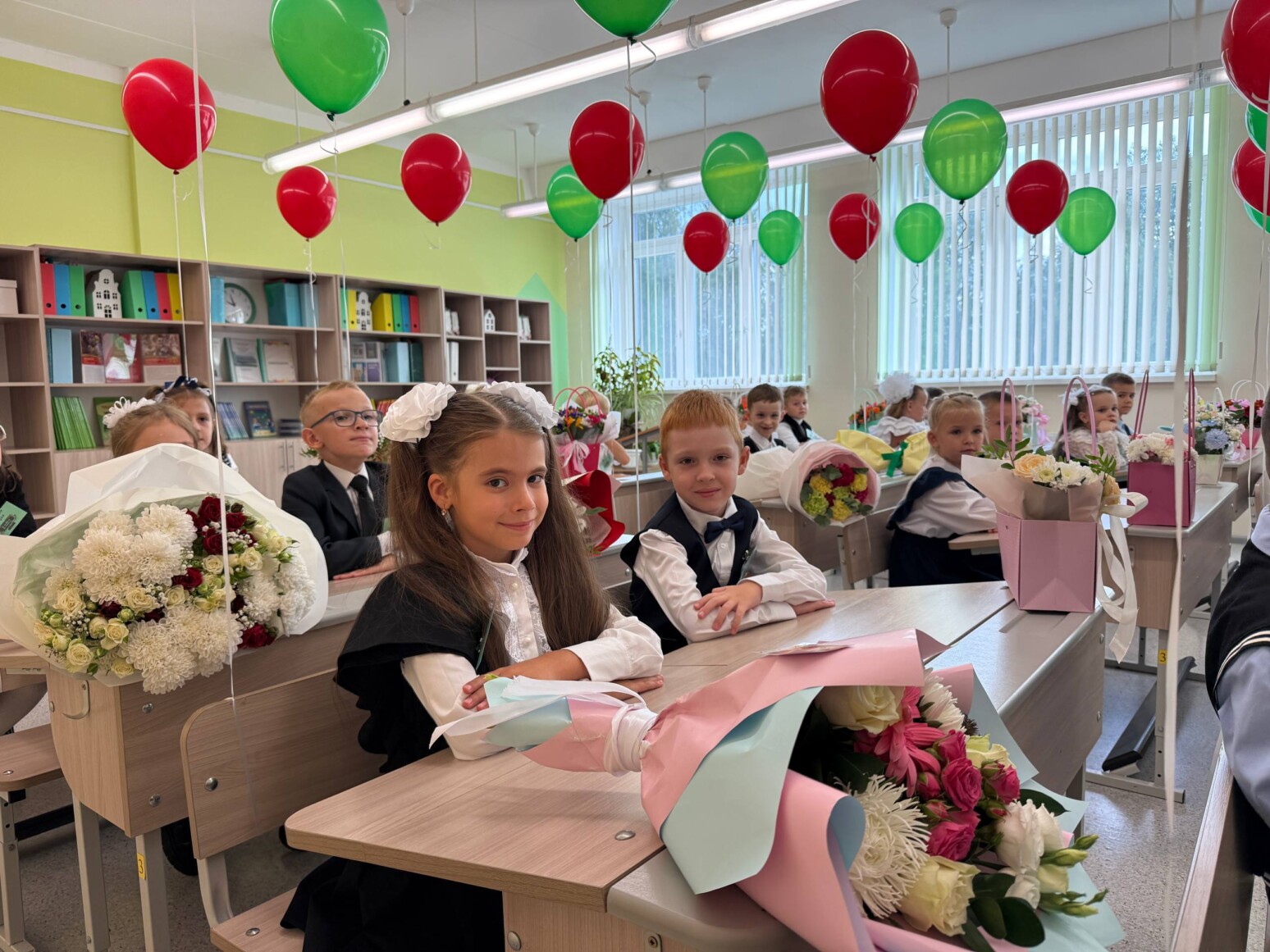 Торжественная линейка в СШ № 24 имени К.М. Симонова: старт новому учебному году