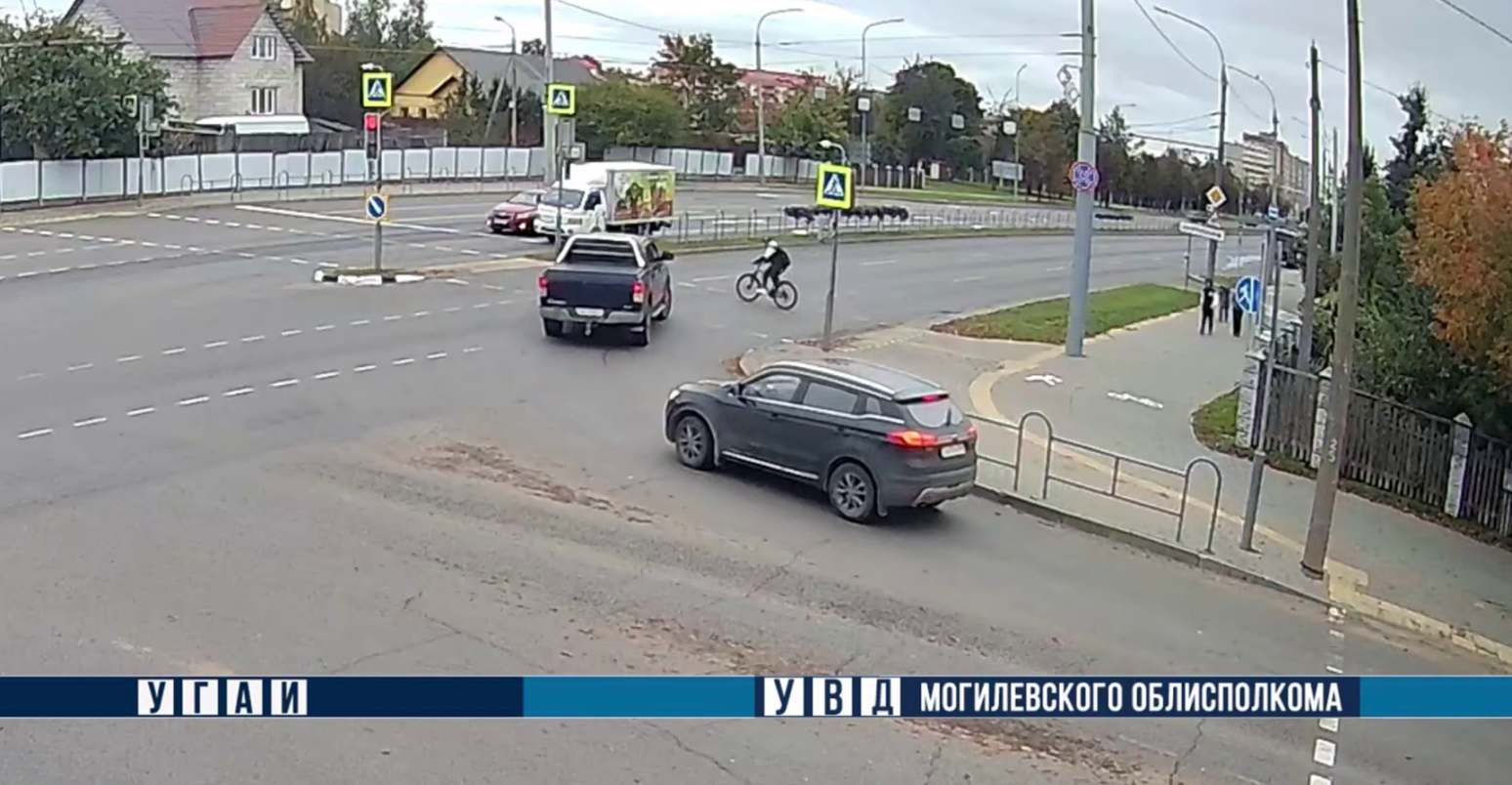 В Могилеве Toyota сбила велосипедиста на регулируемом переходе