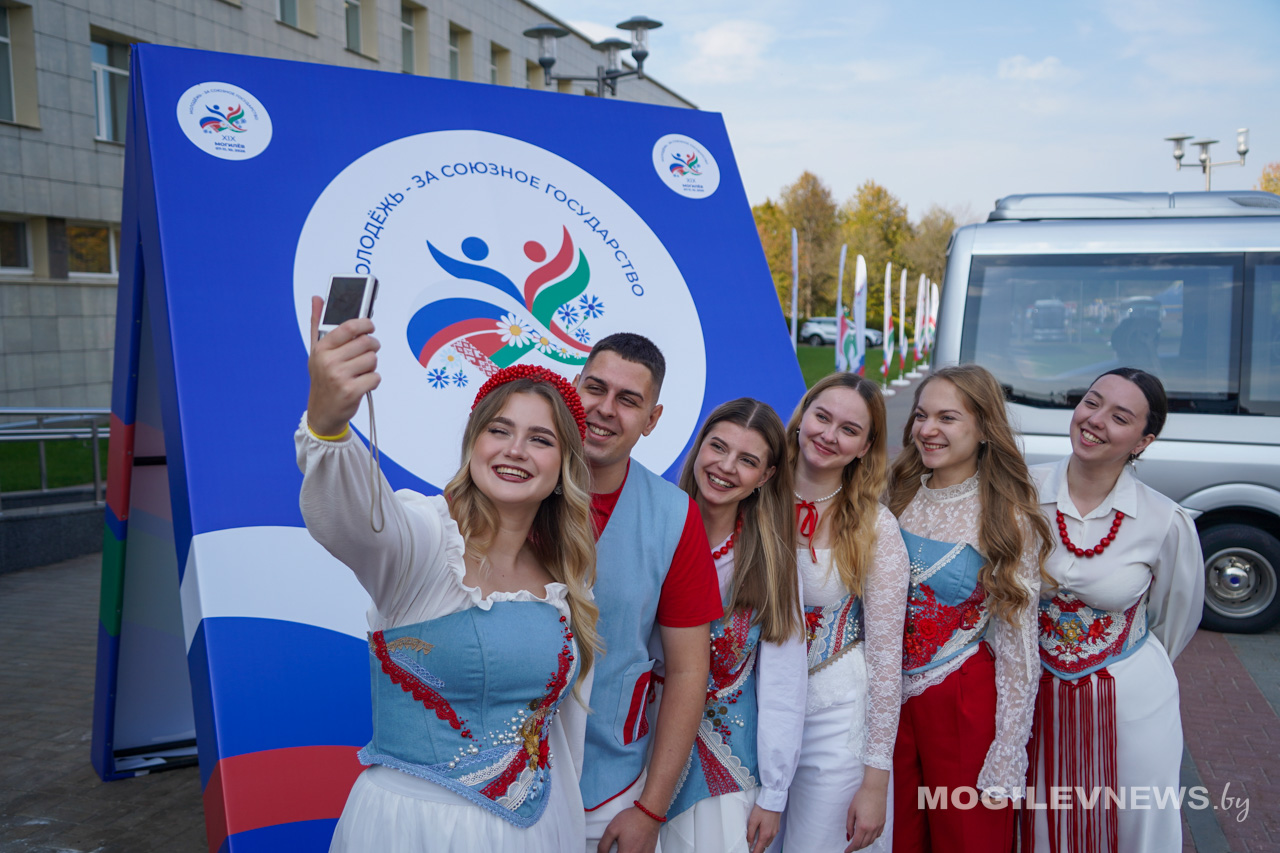 Подсмотрели, как прошла репетиция открытия фестиваля «Молодежь — за Союзное государство» в Могилеве. Фото