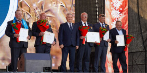 Высокая парламентская награда: Вадим Ипатов отметил лучших аграриев Могилевщины на «Дажынках-2026». Фото