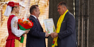 Виктор Ананич вручил награды аграриям Могилевщины на «Дажынках-2026» в Шклове 