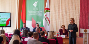 Рассказываем, как прошел партийный диалог с председателем БП «Белая Русь» Ольгой Чемодановой. Фото