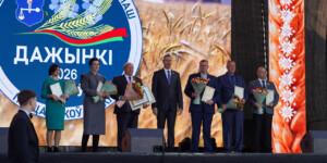 «Дажынкі-2026»: Дмитрий Крутой зачитал Приветственный адрес Президента и вручил награды аграриям Могилевщины. Фото