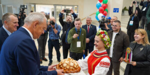 Игорь Сергеенко и Анатолий Исаченко пообщались с участниками фестиваля «Молодежь — за Союзное государство». Фото