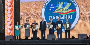 «Дажынкі-2026»: Дмитрий Крутой зачитал Приветственный адрес Президента и вручил награды аграриям Могилевщины