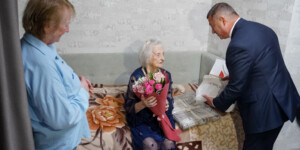 Судьба, опаленная войной, и жизнь, отданная людям. Александр Горошкин посетил ветерана труда Надежду Бамбизову