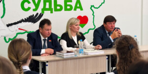 Информационная гигиена, критическое мышление и выбор пути: Игорь Марзалюк встретился со старшеклассниками Могилева