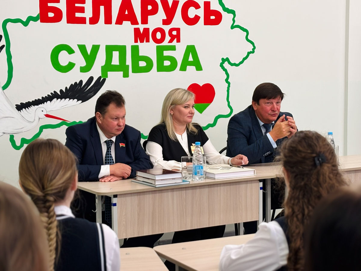 Информационная гигиена, критическое мышление и выбор пути: Игорь Марзалюк встретился со старшеклассниками Могилева