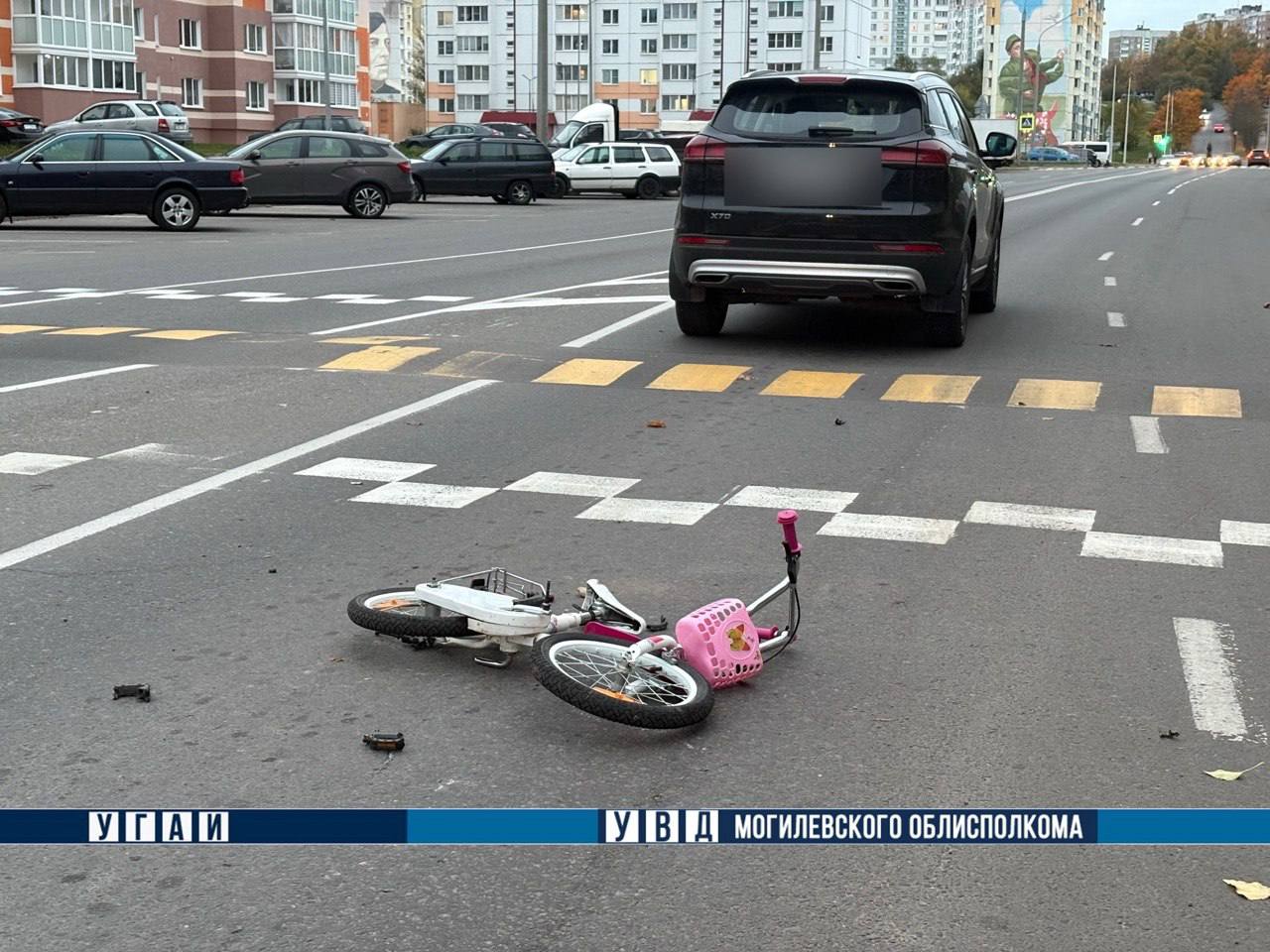 В Могилеве семилетняя девочка попала под колеса автомобиля на велосипеде