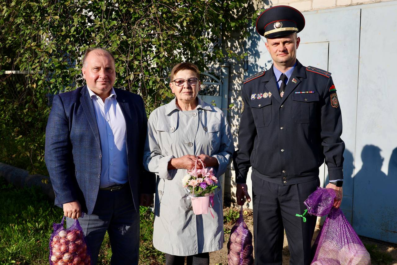 Осень — время тепла и заботы: ветеранов органов охраны поздравили с Днем пожилых людей