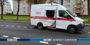 В Могилеве столкнулись такси и скорая помощь
