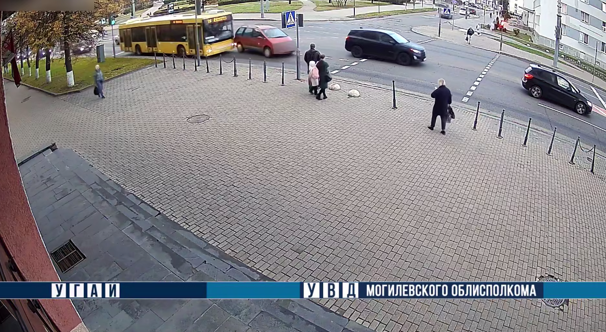 В Могилеве автобус столкнулся с легковушкой: четыре пассажира пострадали